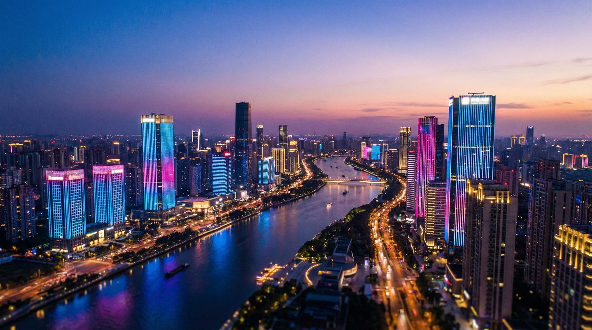 AI换脸城市夜景航拍视频